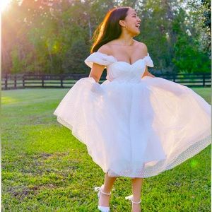 Gorgeous fits medium white gown wedding shower